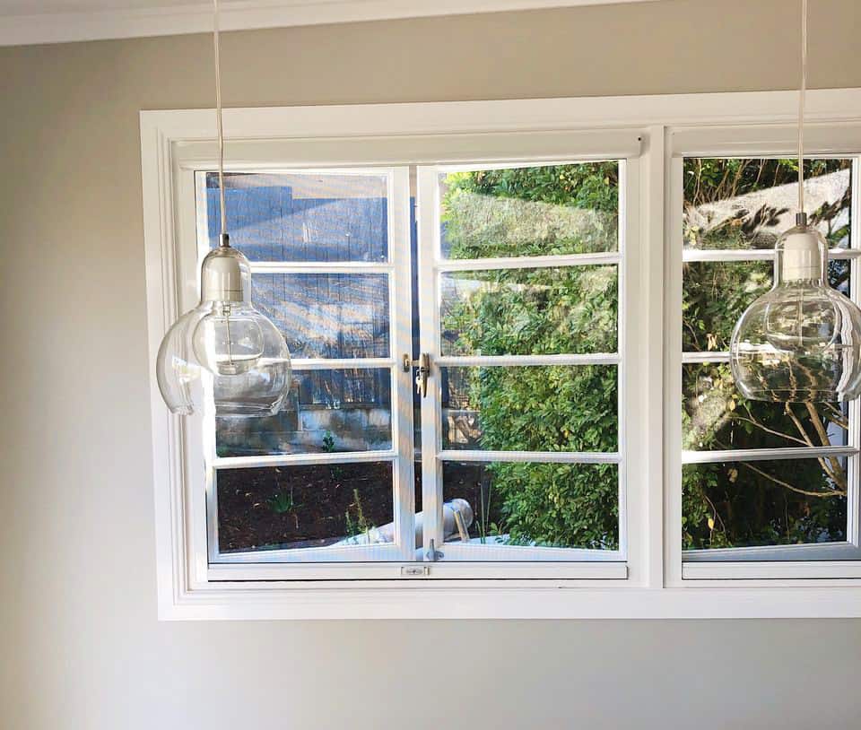 fly screen in casement window